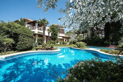 8 Bedroom Detached Villa in La Zagaleta - Image 2