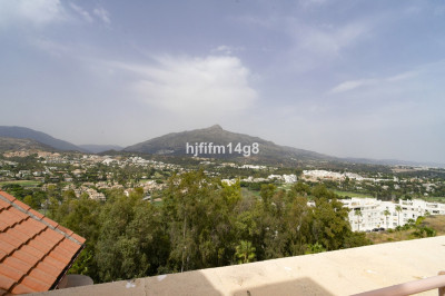 4 Bedroom Penthouse in Nueva Andalucía - Image 4