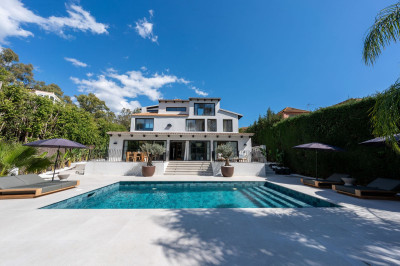 5 Bedroom Detached Villa in Nueva Andalucía - Image 1