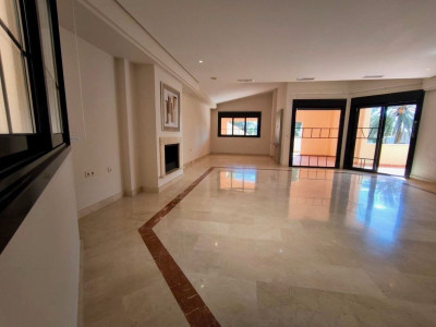 3 Bedroom Penthouse in Puerto Banús - Image 4