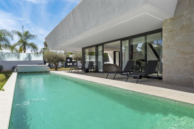 5 Bedroom Detached Villa in Nueva Andalucía - Image 2
