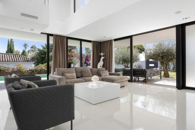 5 Bedroom Detached Villa in Nueva Andalucía - Image 5