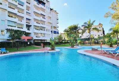 2 Bedroom Middle Floor Apartment in Puerto Banús - Image 1