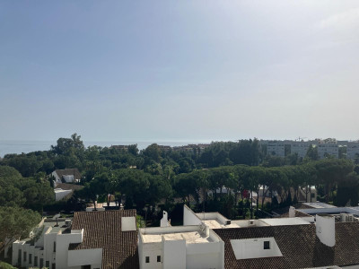 2 Bedroom Middle Floor Apartment in Puerto Banús - Image 3