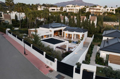 6 Bedroom Detached Villa in Nueva Andalucía - Image 5