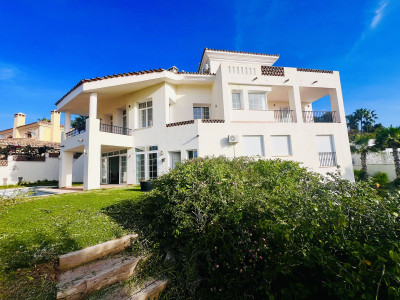 4 Bedroom Detached Villa in La Quinta - Image 2