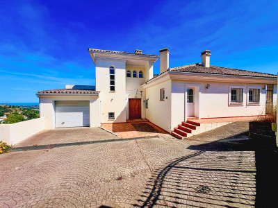 4 Bedroom Detached Villa in La Quinta - Image 3