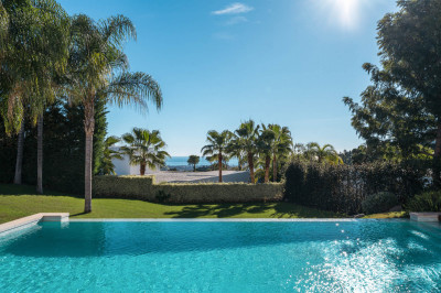 5 Bedroom Detached Villa in El Madroñal - Image 2