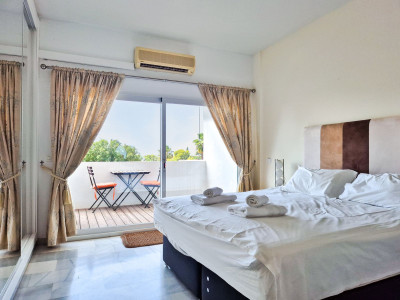 2 Bedroom Middle Floor Apartment in Nueva Andalucía - Image 3