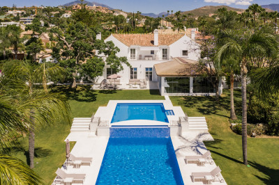 6 Bedroom Detached Villa in Nueva Andalucía - Image 1