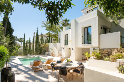 5 Bedroom Detached Villa in Nueva Andalucía - Image 1