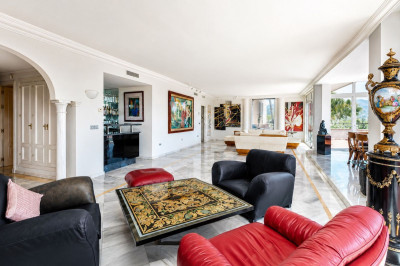 3 Bedroom Middle Floor Apartment in Nueva Andalucía - Image 3