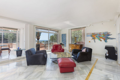 3 Bedroom Middle Floor Apartment in Nueva Andalucía - Image 5