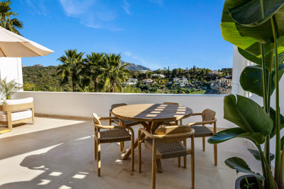 2 Bedroom Middle Floor Apartment in La Quinta - Image 5
