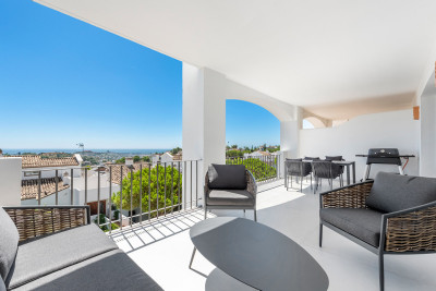 3 Bedroom Middle Floor Apartment in La Quinta - Image 1
