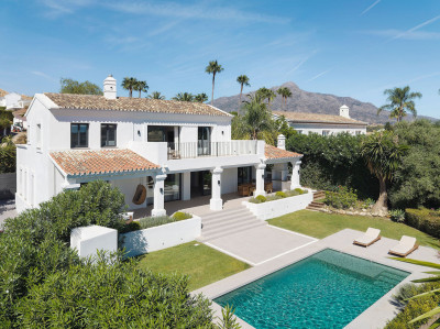 5 Bedroom Detached Villa in Nueva Andalucía - Image 2