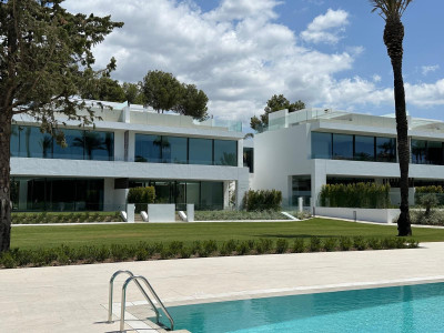 4 Bedroom Semi-Detached House in Puerto Banús - Image 1