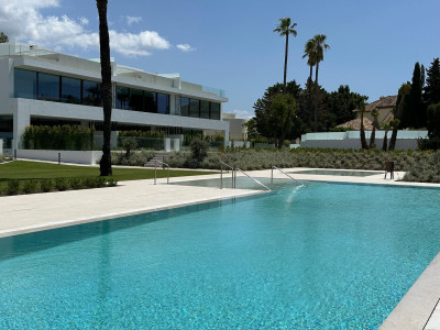 4 Bedroom Semi-Detached House in Puerto Banús - Image 2