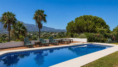 5 Bedroom Detached Villa in Nueva Andalucía - Image 3