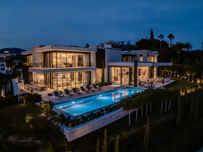 8 Bedroom Detached Villa in La Quinta - Image 2