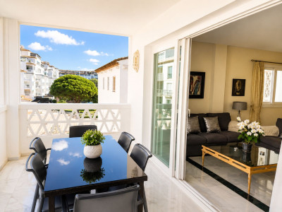 2 Bedroom Middle Floor Apartment in Puerto Banús - Image 1