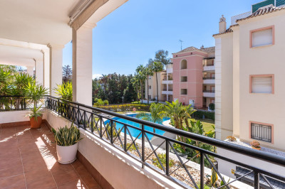 3 Bedroom Middle Floor Apartment in Nueva Andalucía - Image 1