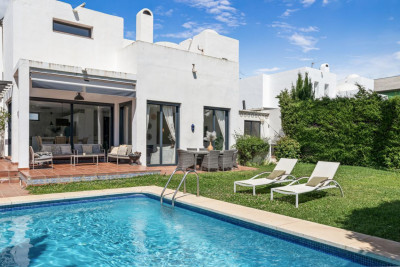 6 Bedroom Detached Villa in Nueva Andalucía - Image 1