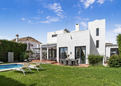 6 Bedroom Detached Villa in Nueva Andalucía - Image 4