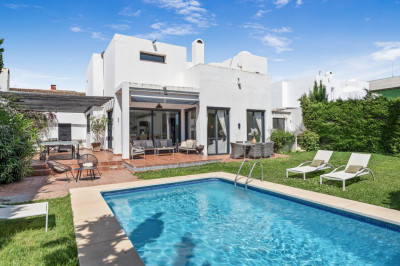 6 Bedroom Detached Villa in Nueva Andalucía - Image 5