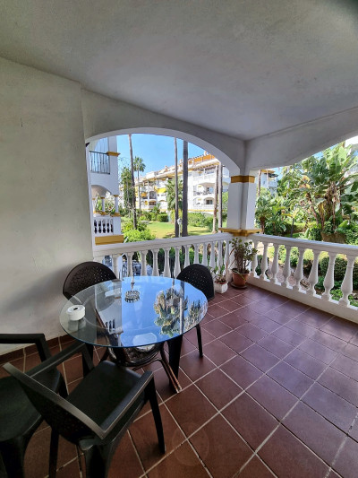 2 Bedroom Middle Floor Apartment in Nueva Andalucía - Image 1