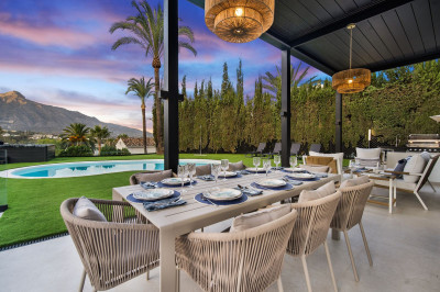 5 Bedroom Detached Villa in Nueva Andalucía - Image 2