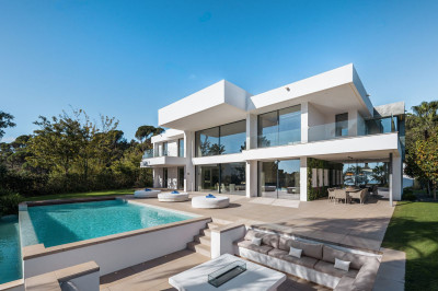 5 Bedroom Detached Villa in El Madroñal - Image 1
