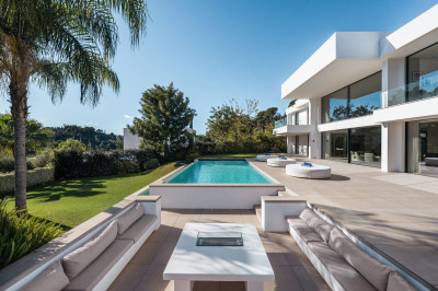 5 Bedroom Detached Villa in El Madroñal - Image 2