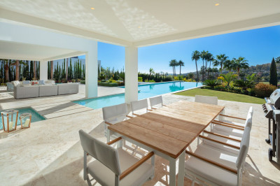 6 Bedroom Detached Villa in Nueva Andalucía - Image 2