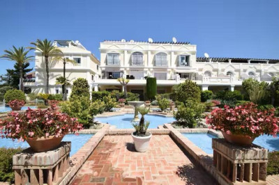2 Bedroom Ground Floor Apartment in Nueva Andalucía - Image 1