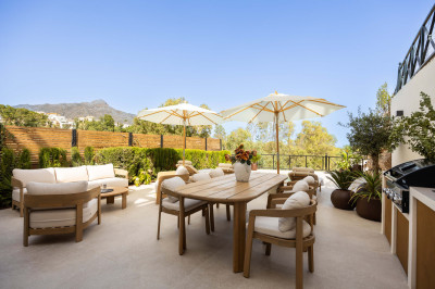 3 Bedroom Middle Floor Apartment in Nueva Andalucía - Image 2