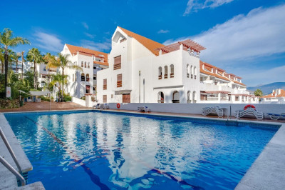3 Bedroom Middle Floor Apartment in Nueva Andalucía - Image 1