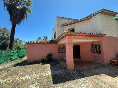 7 Bedroom Detached Villa in Nueva Andalucía - Image 3