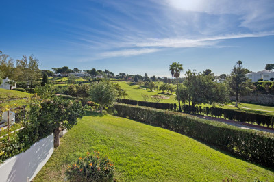 4 Bedroom Semi-Detached House in Nueva Andalucía - Image 2