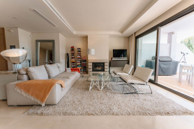 2 Bedroom Middle Floor Apartment in La Quinta - Image 2