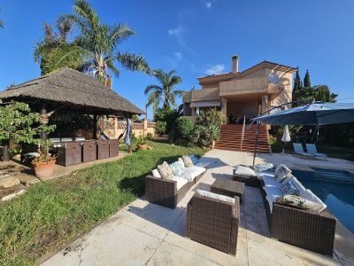 5 Bedroom Detached Villa in Nueva Andalucía - Image 1