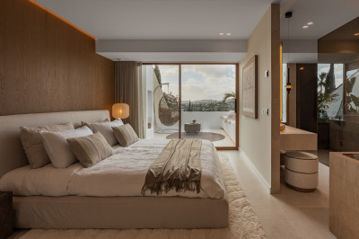 4 Bedroom Townhouse in Nueva Andalucía - Image 5