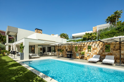 5 Bedroom Detached Villa in Nueva Andalucía - Image 2