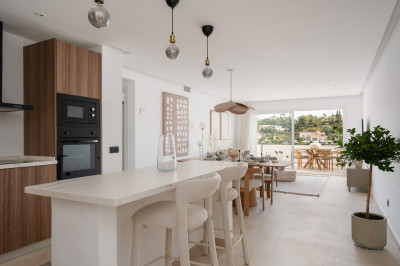 2 Bedroom Middle Floor Apartment in La Quinta - Image 5