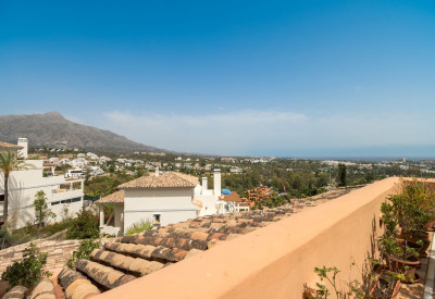 3 Bedroom Middle Floor Apartment in Nueva Andalucía - Image 3