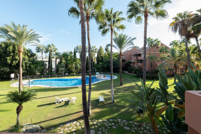 2 Bedroom Middle Floor Apartment in Puerto Banús - Image 3