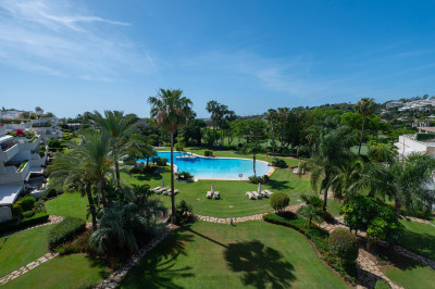 4 Bedroom Penthouse Duplex in Nueva Andalucía - Image 3