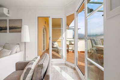 2 Bedroom Middle Floor Apartment in Nueva Andalucía - Image 5