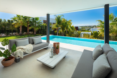 5 Bedroom Detached Villa in Nueva Andalucía - Image 4