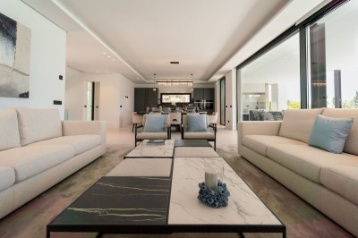 5 Bedroom Detached Villa in Nueva Andalucía - Image 5